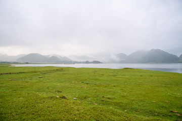 汽车显示abs和刹车灯一直亮是什么原因