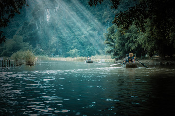 汽车显示abs和刹车灯一直亮是什么原因